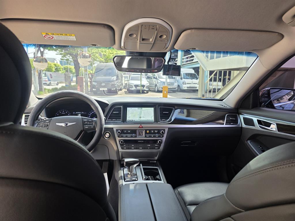 Genesis G80 - Vista 10