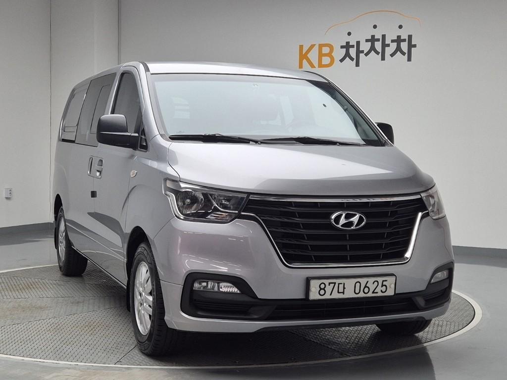 HYUNDAI Starex - Vista 4