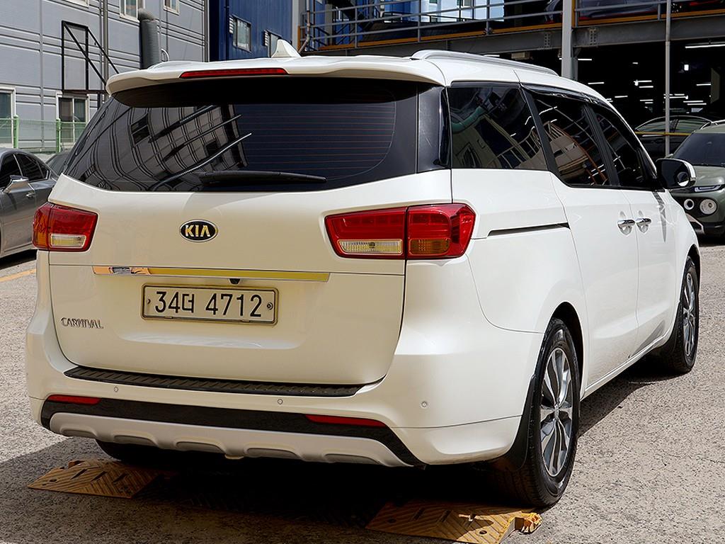 KIA Carnival - Vista 7
