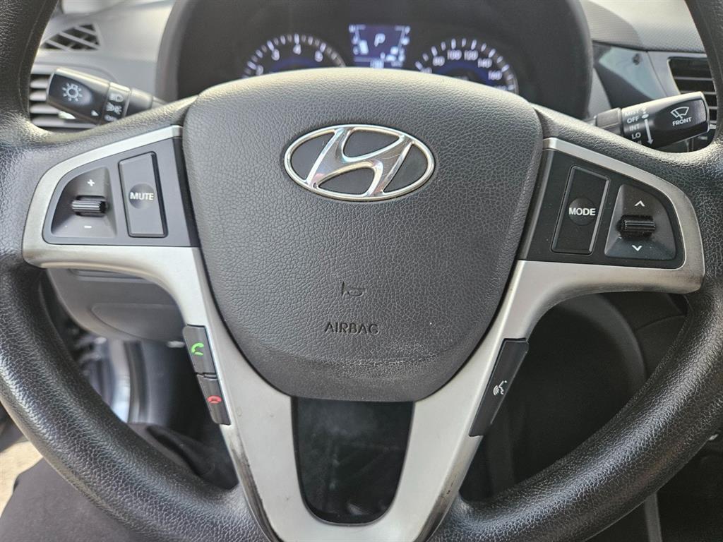 HYUNDAI Accent - Vista 9