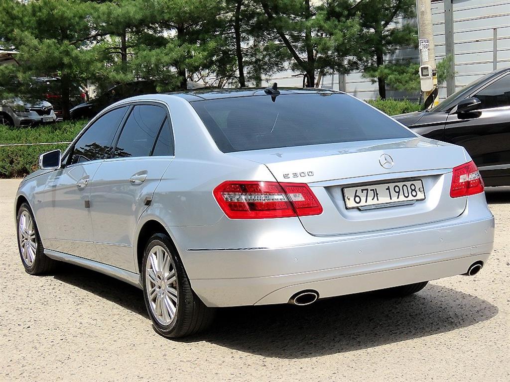 Mercedes Benz E class - Vista 3