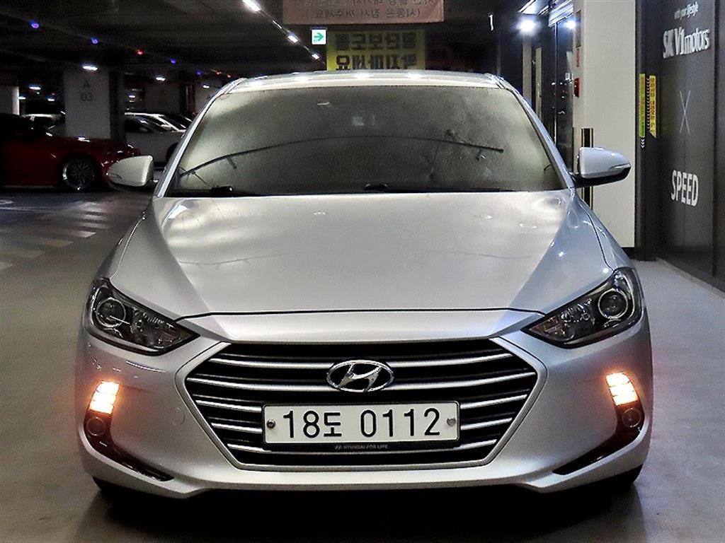 HYUNDAI Avante - Vista 2