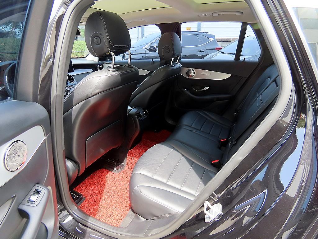 Mercedes Benz GLC Class - Vista 6