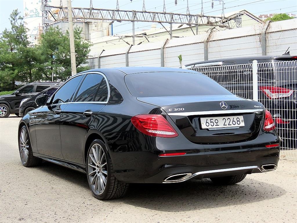 Mercedes Benz E class - Vista 3