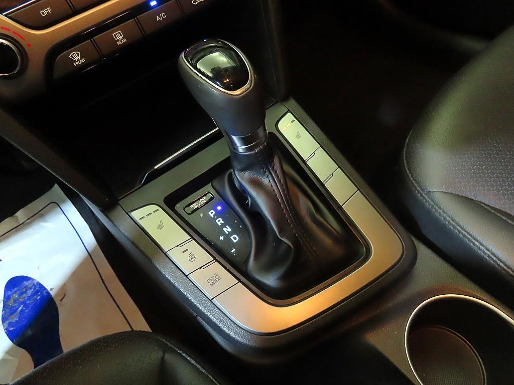 HYUNDAI Avante - Vista 12