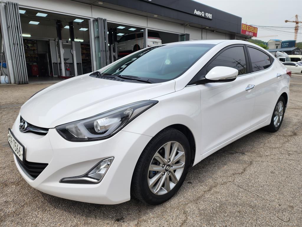 HYUNDAI Avante - Vista 2