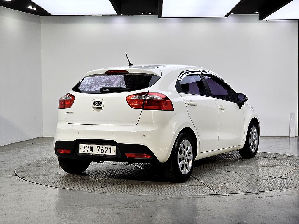 KIA Pride - Vista 4
