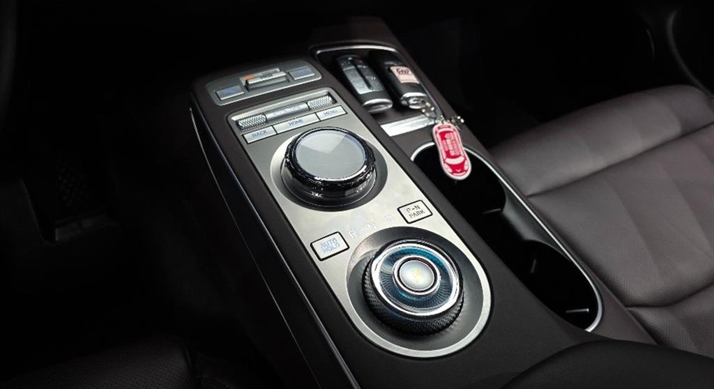 Genesis GV70 - Vista 9