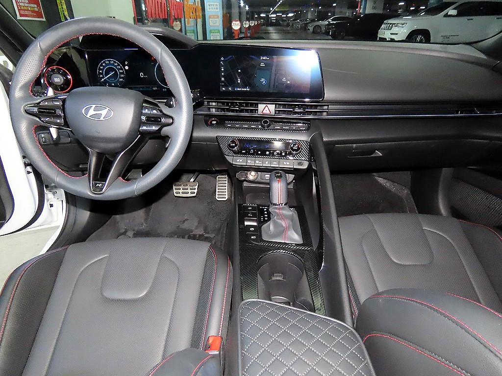 HYUNDAI Avante - Vista 10