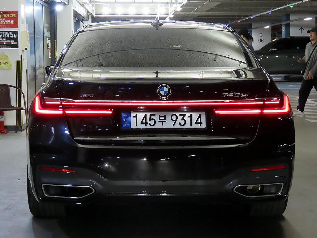 BMW 7 Series - Vista 5