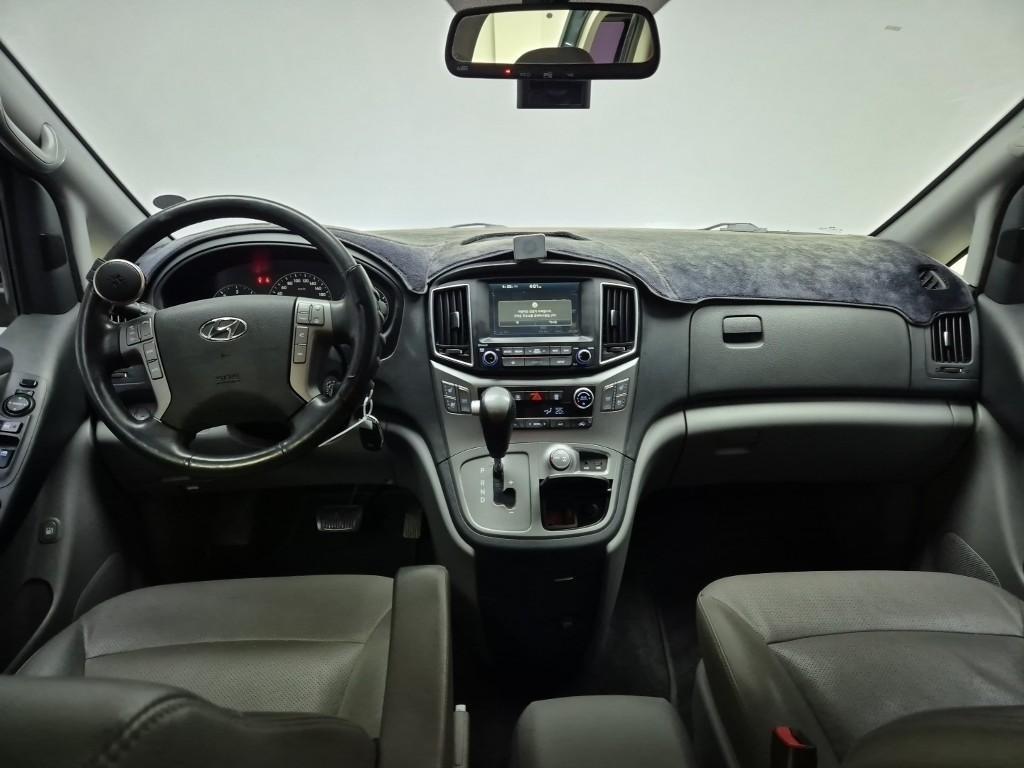 HYUNDAI Starex - Vista 7