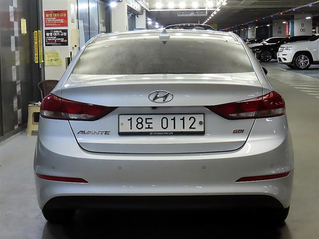 HYUNDAI Avante - Vista 5