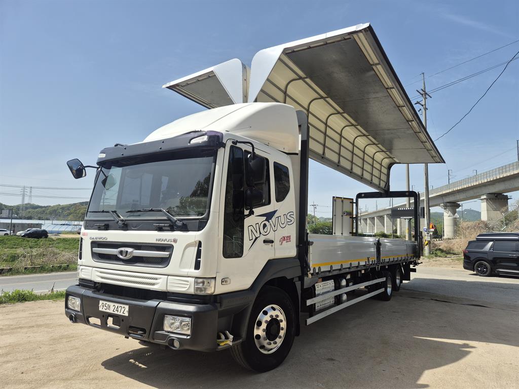 medium and large cargo truck - Vista 9