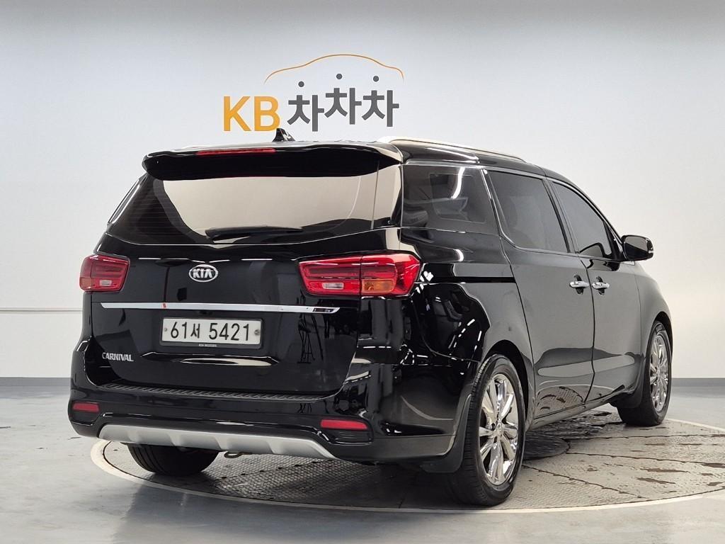 KIA Carnival - Vista 3