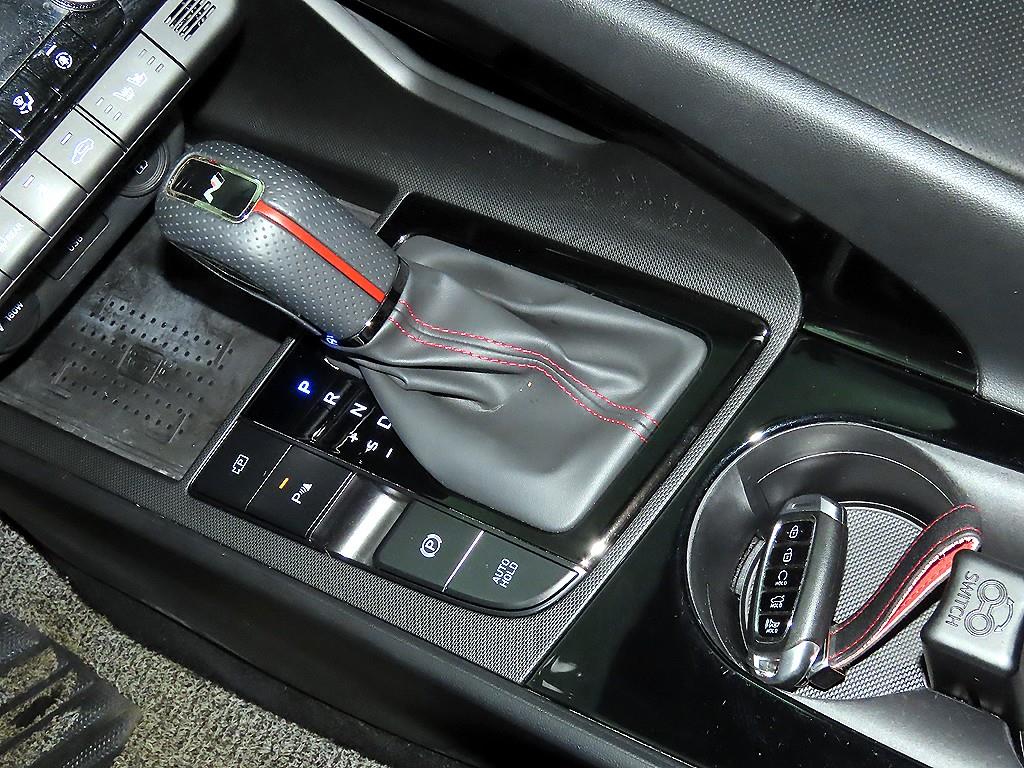 HYUNDAI Avante - Vista 12