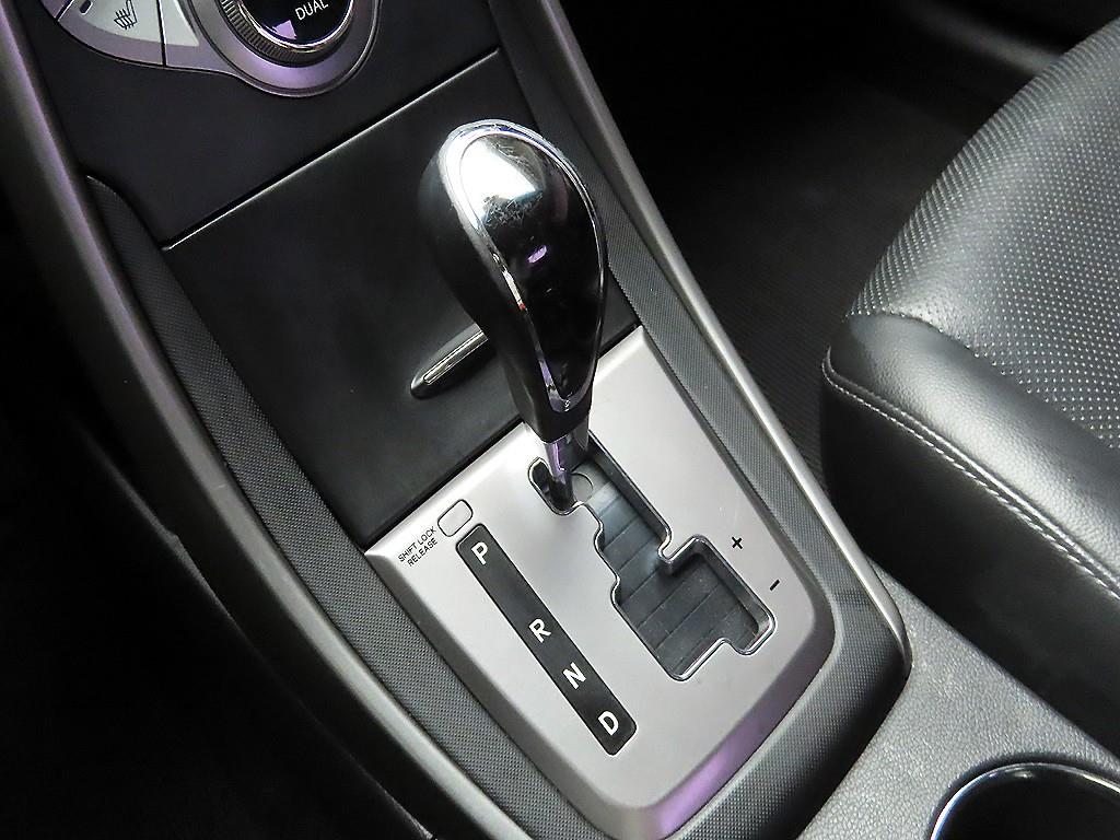 HYUNDAI Avante - Vista 10