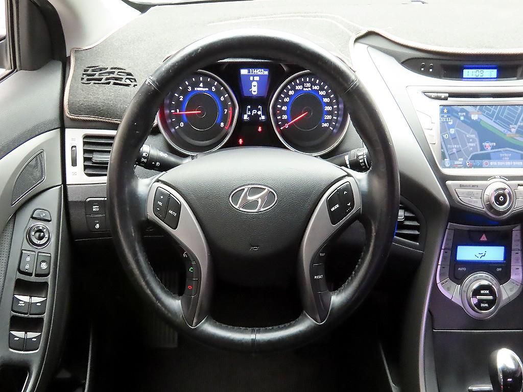 HYUNDAI Avante - Vista 7