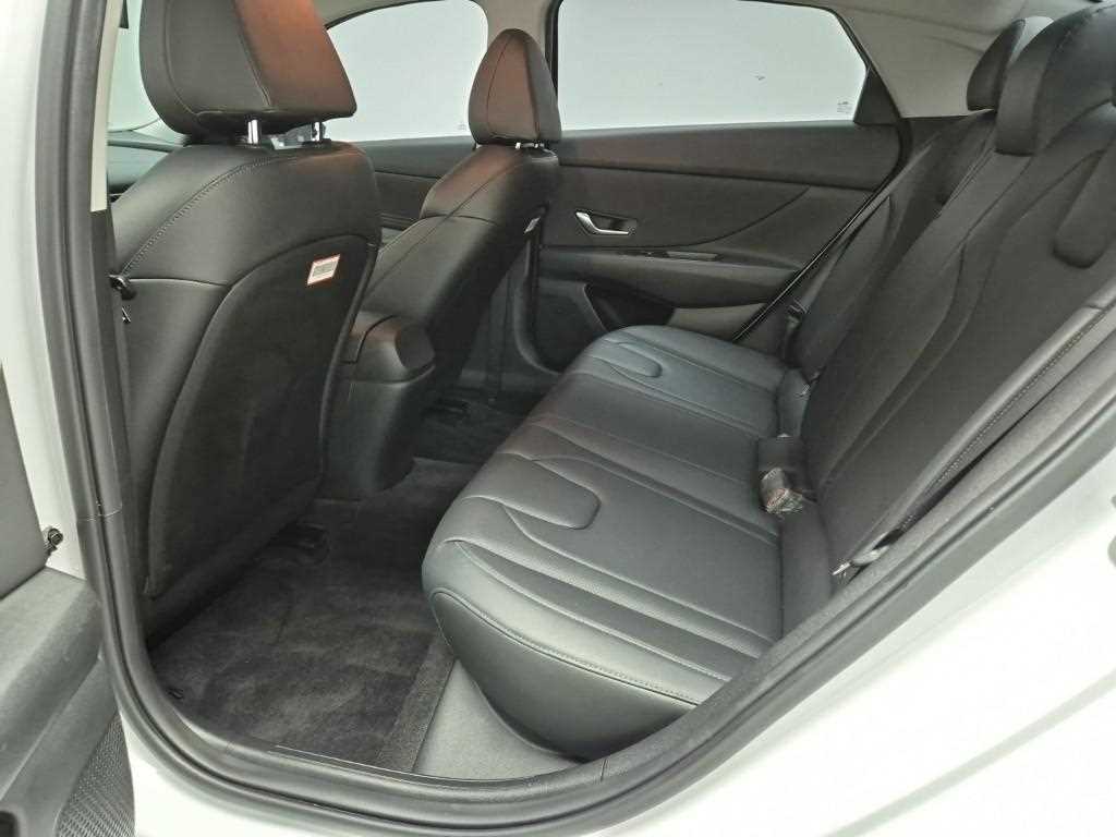 HYUNDAI Avante - Vista 12