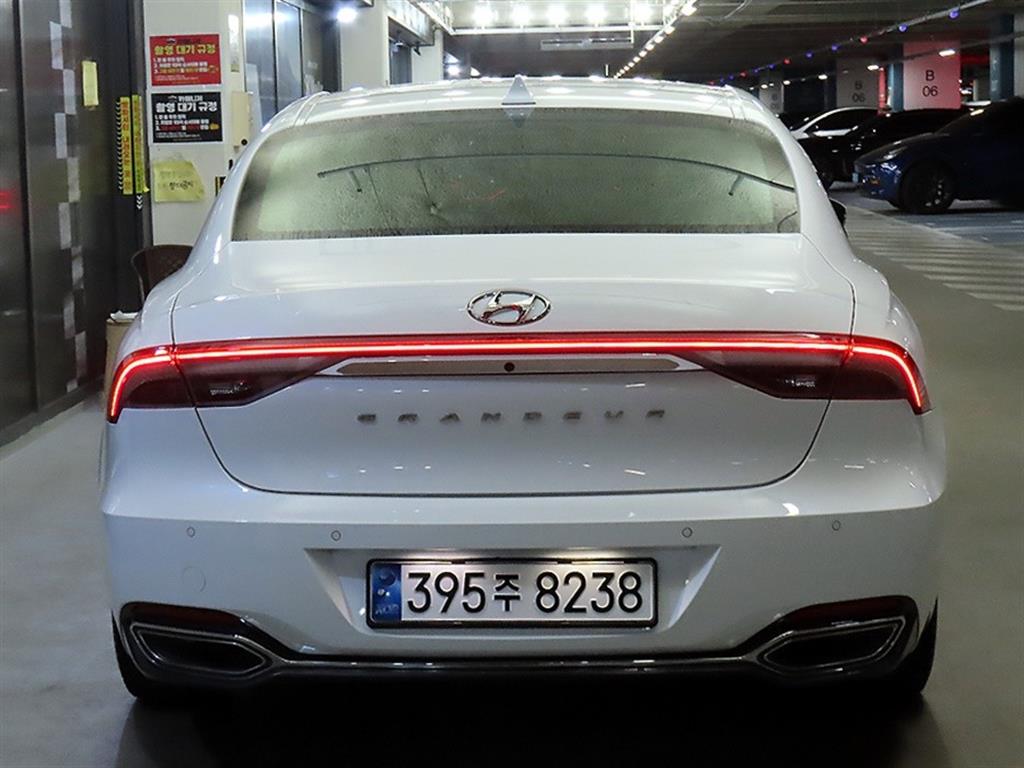 HYUNDAI Grandeur - Vista 5