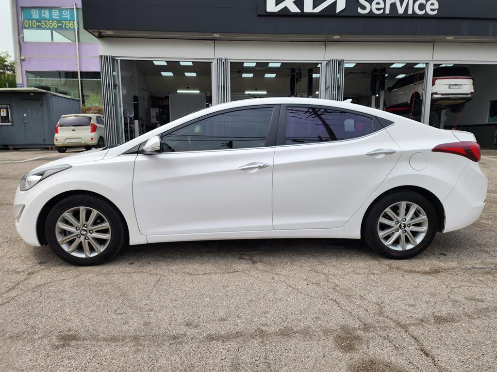 HYUNDAI Avante - Vista 3