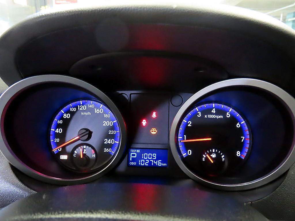 HYUNDAI Genesis - Vista 9