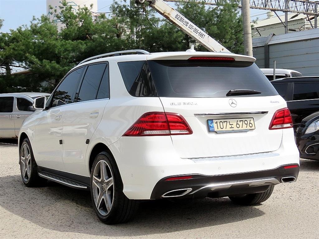 Mercedes Benz GLE Class - Vista 3