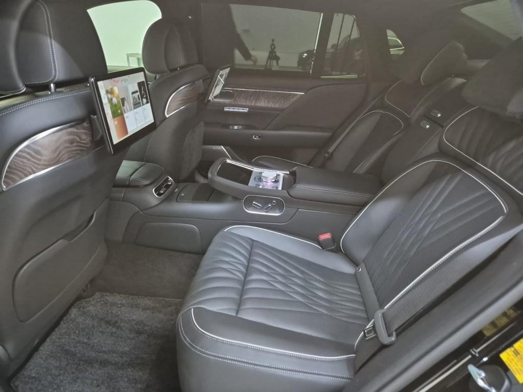 Genesis G90 - Vista 12