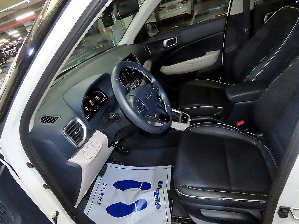 HYUNDAI Venue - Vista 6