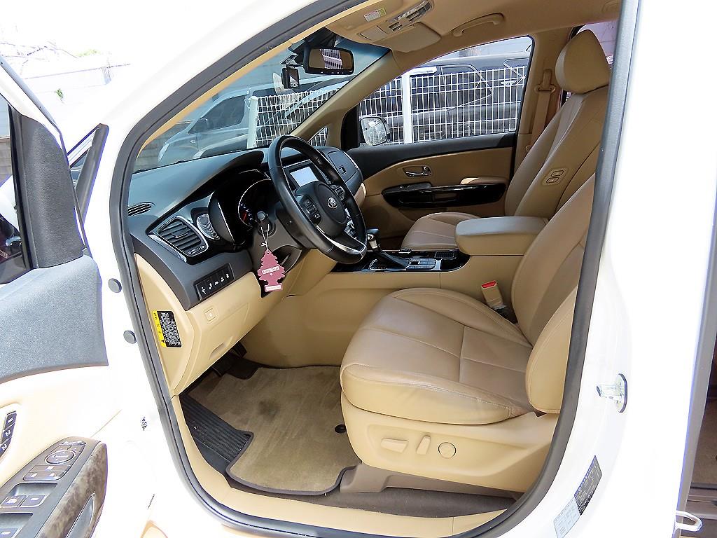 KIA Carnival - Vista 5