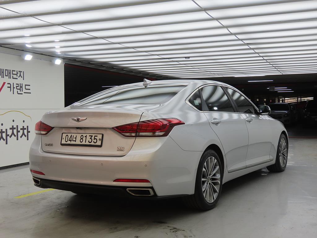 HYUNDAI Genesis - Vista 4