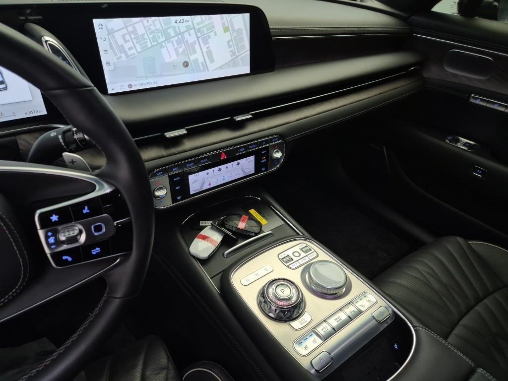 Genesis G90 - Vista 10