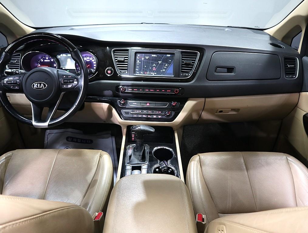 KIA Carnival - Vista 5