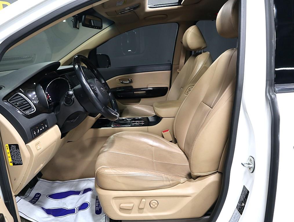 KIA Carnival - Vista 8