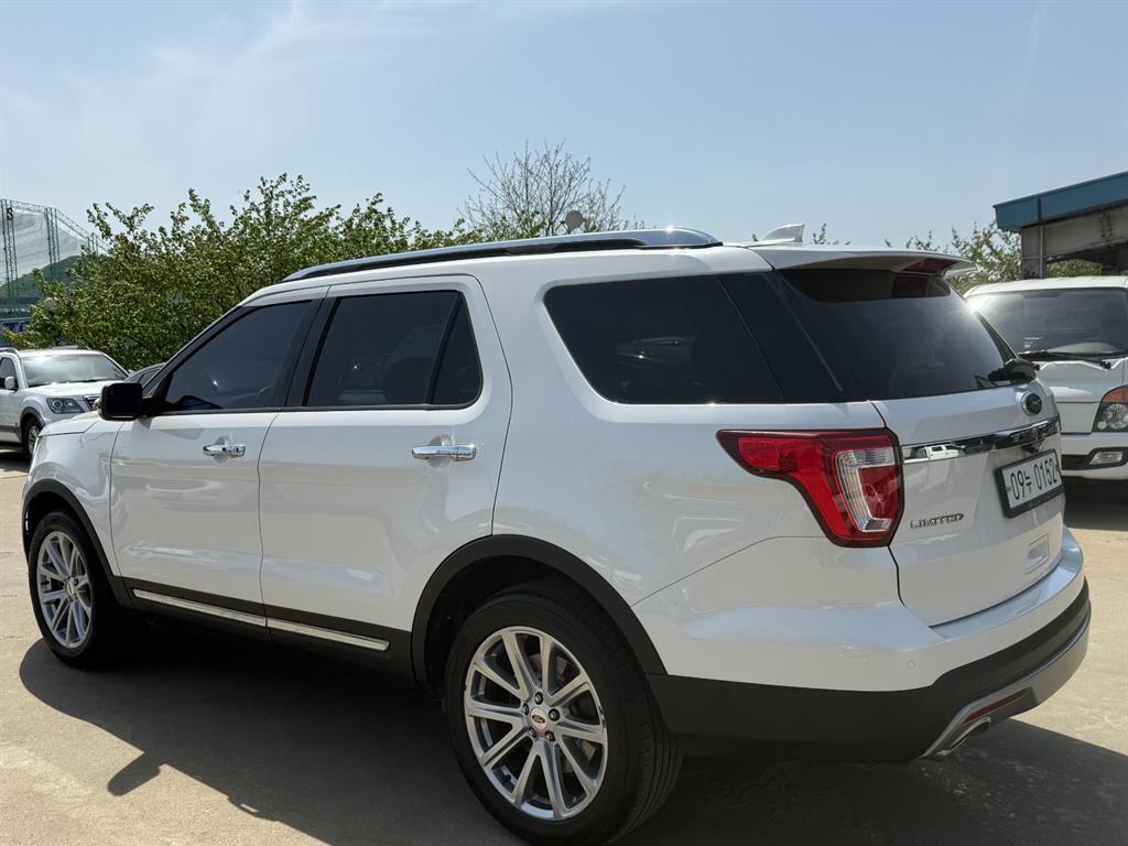 Ford Explorer - Vista 3