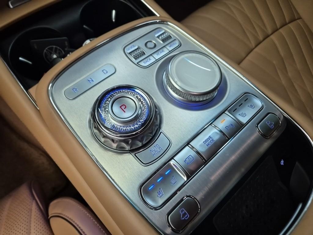 Genesis G90 - Vista 8