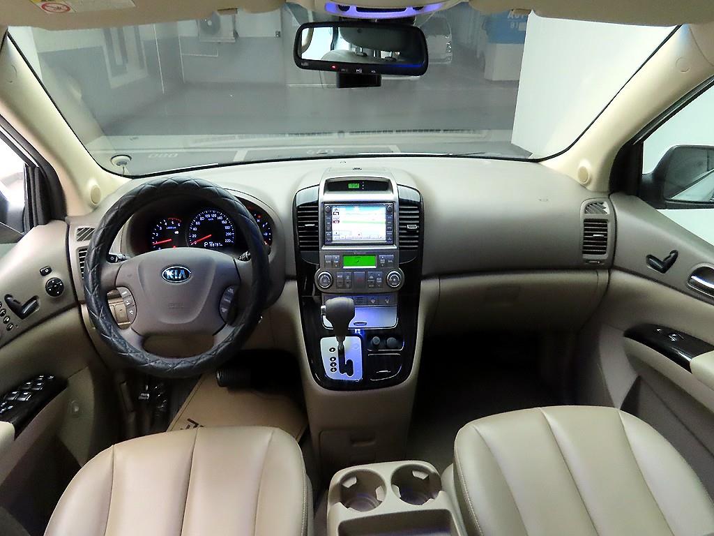 KIA Carnival - Vista 8