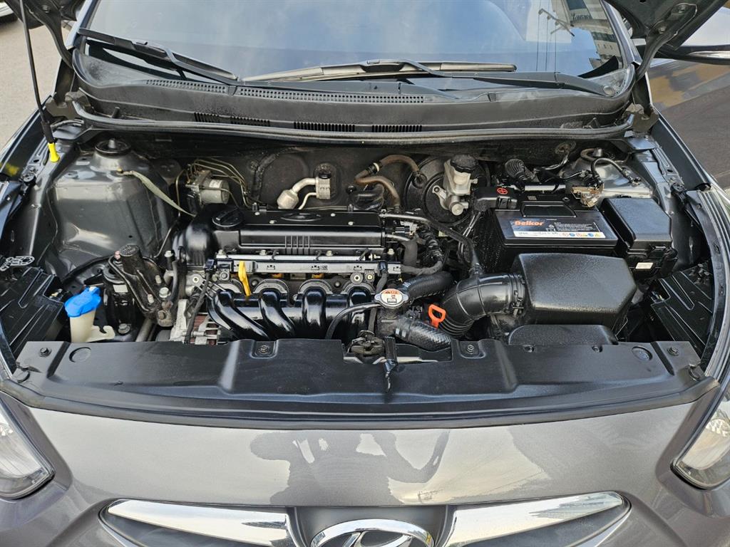 HYUNDAI Accent 2012 Gris - Importación desde Corea - HF Imports Iquique - Foto 15