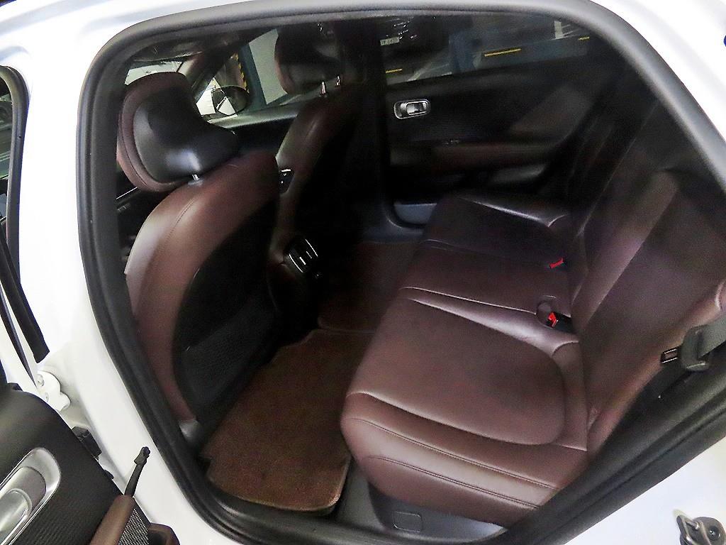 HYUNDAI Ioniq 6 - Vista 7