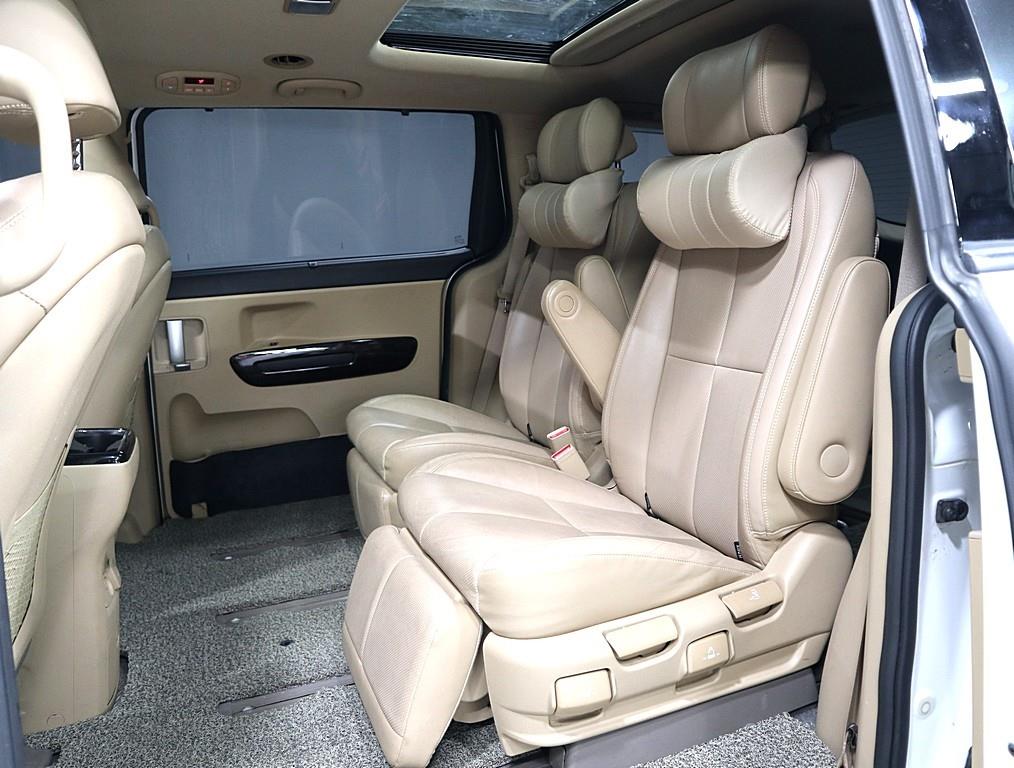 KIA Carnival - Vista 9