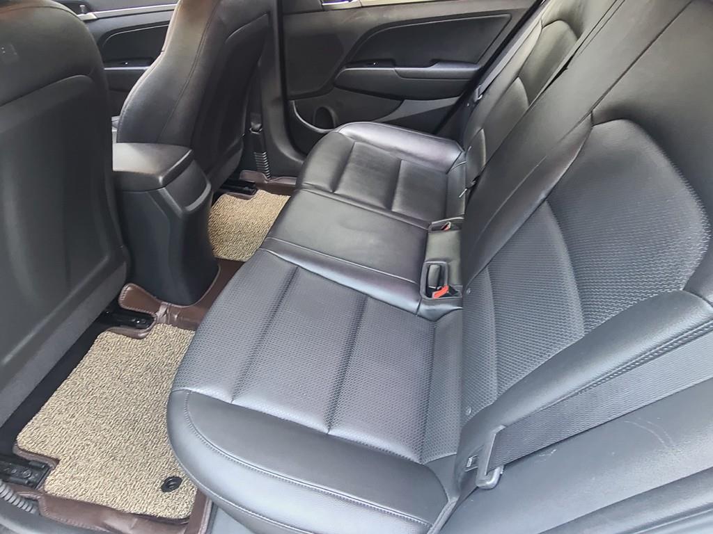 HYUNDAI Avante - Vista 8