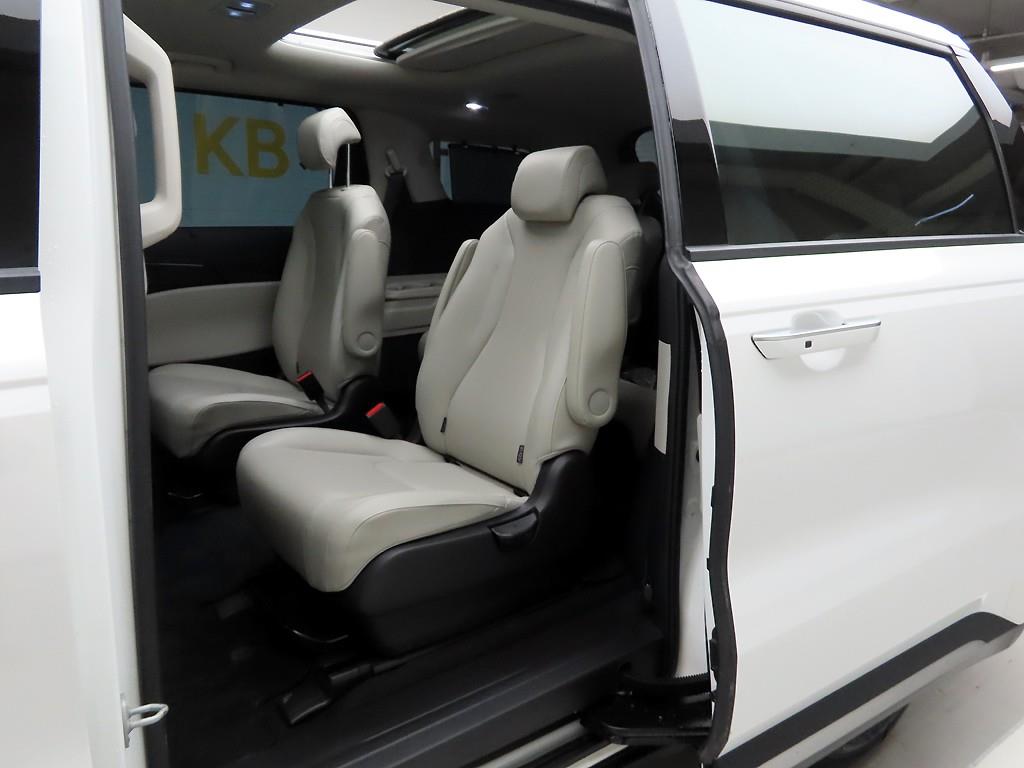 KIA Carnival - Vista 12
