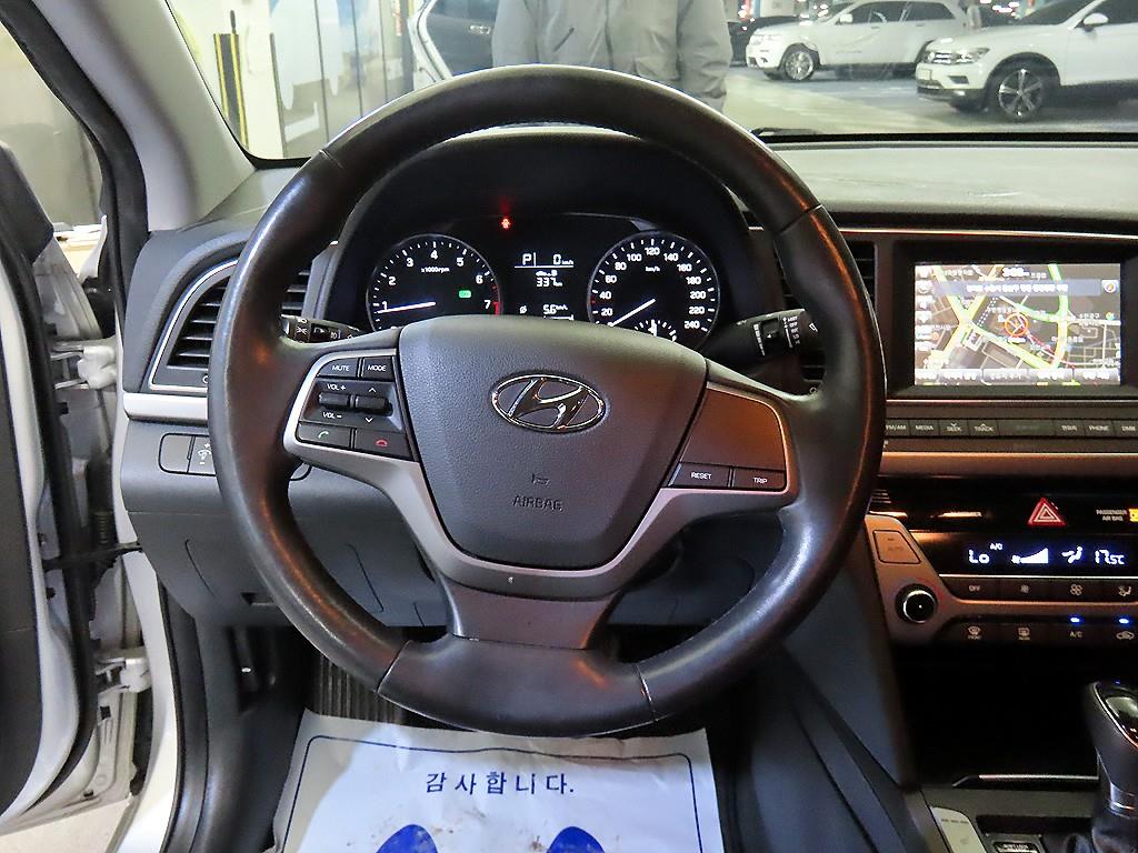 HYUNDAI Avante - Vista 8