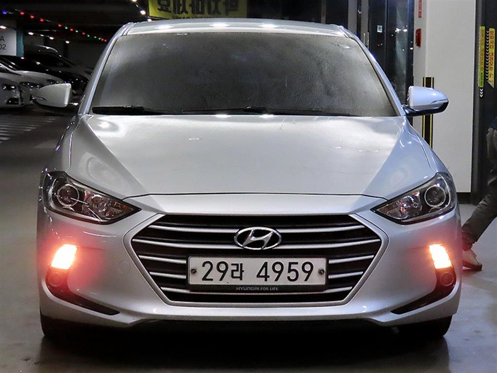 HYUNDAI Avante - Vista 2