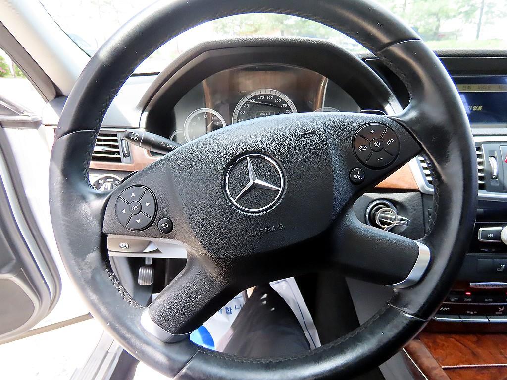 Mercedes Benz E class - Vista 8