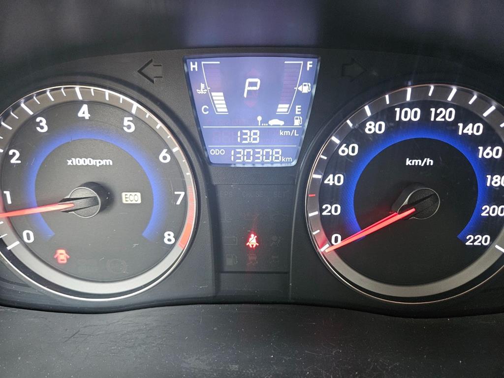 HYUNDAI Accent - Vista 8