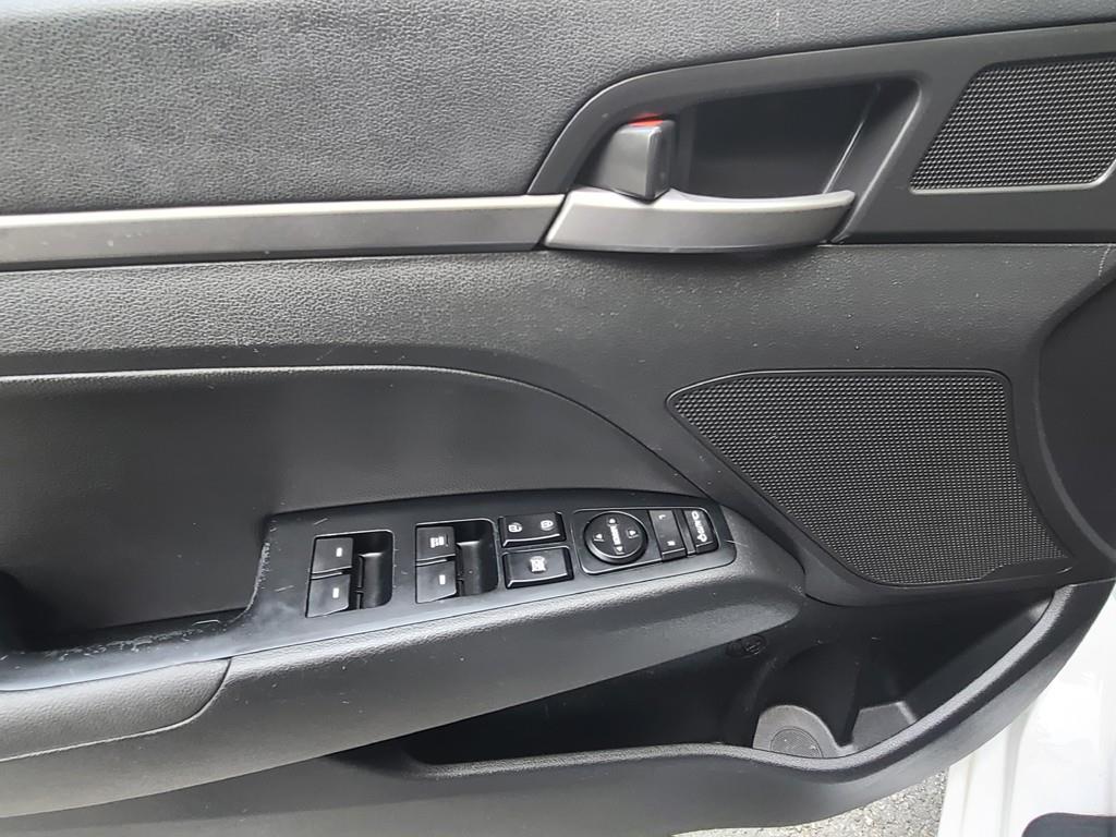 HYUNDAI Avante - Vista 12