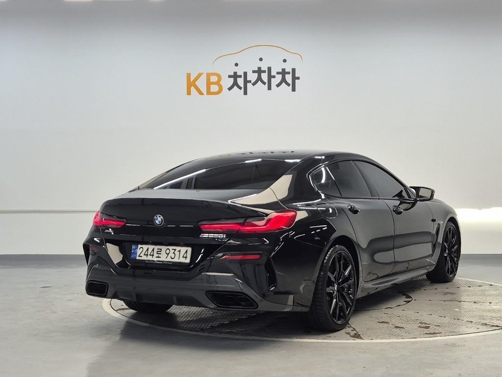 BMW 8 Series - Vista 3
