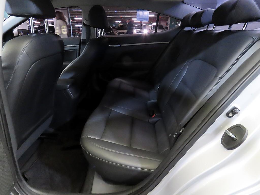 HYUNDAI Avante - Vista 7