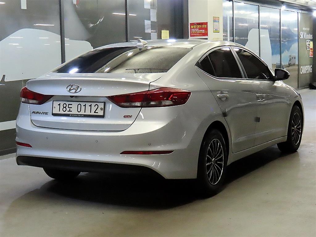 HYUNDAI Avante - Vista 4