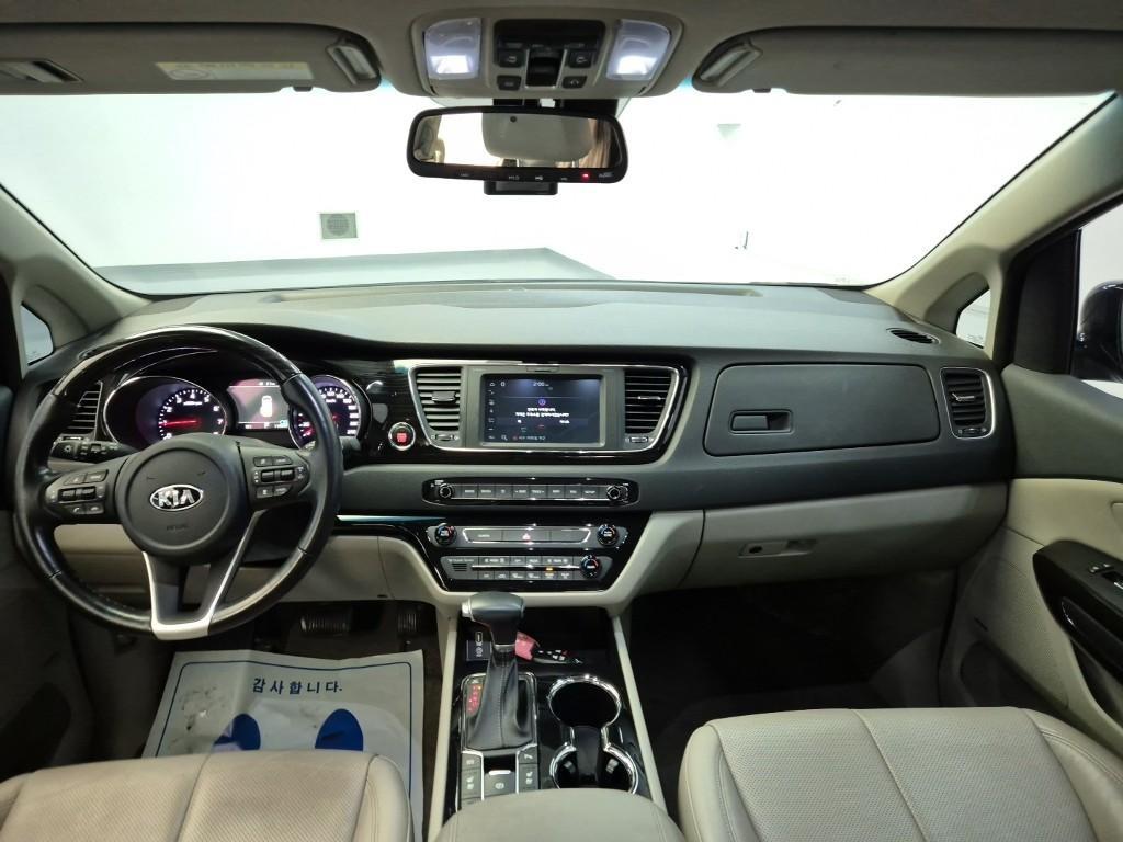 KIA Carnival - Vista 7